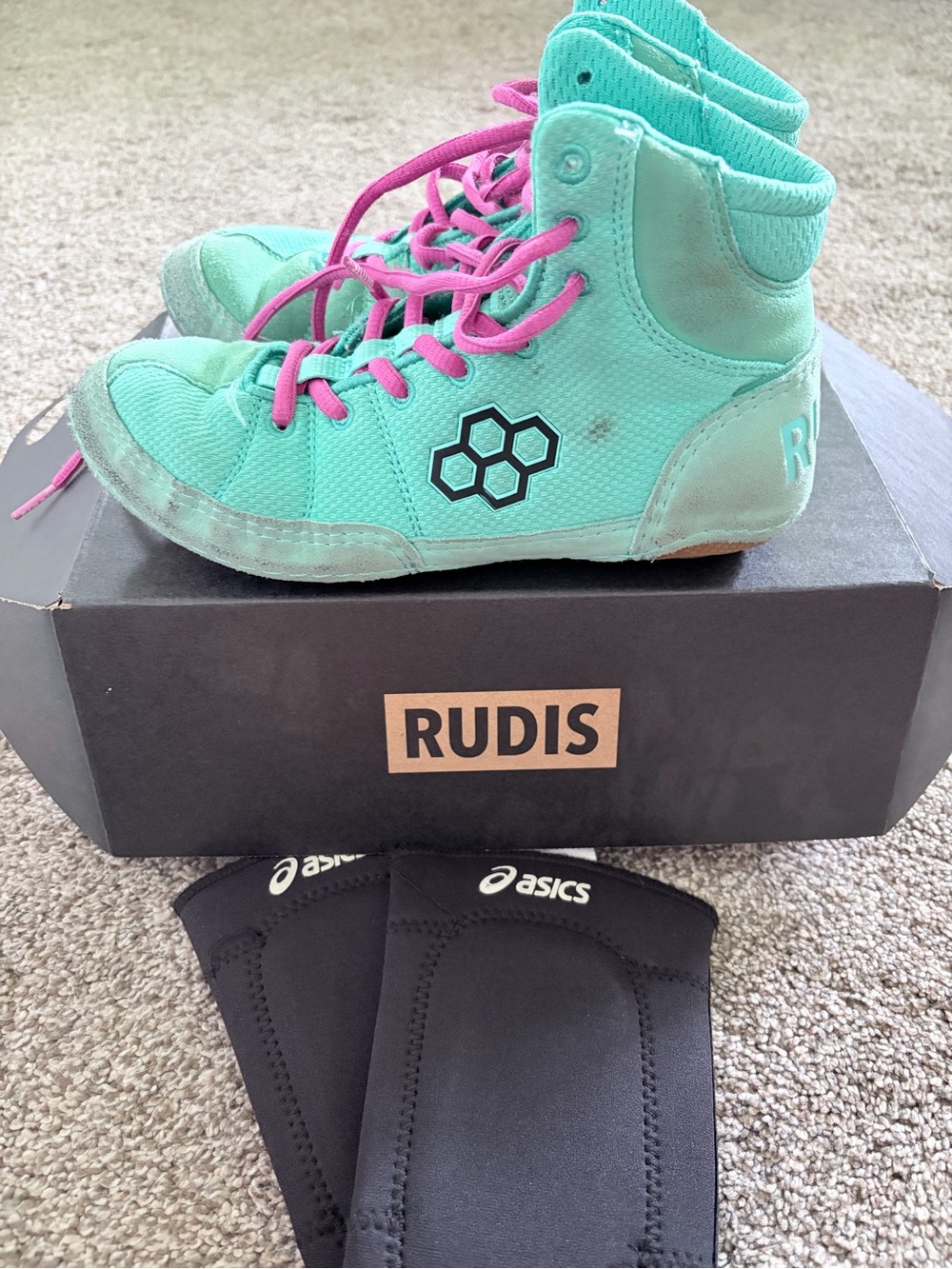 Rudis Colt 3.0 youth wrestling shoes & knee pads